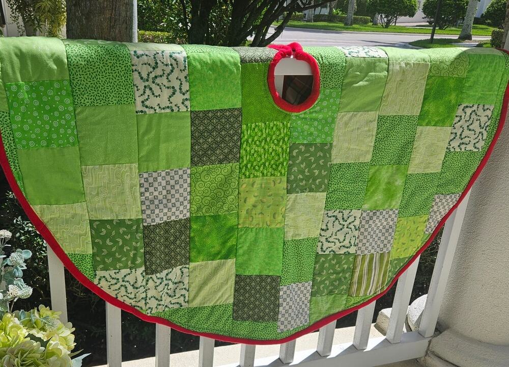Reversible Grinch Green Patchwork Tree Skirt | Red Tartan | 46" Diameter